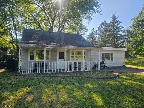 1 Round Top Dr, Annandale, NJ 08801