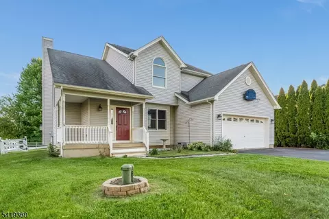 40 Thatcher Ave, Stewartsville, NJ 08886