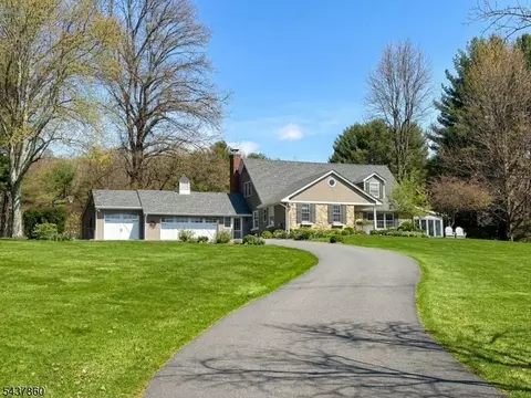 42 Sutton Rd, Tewksbury Twp, NJ 07830