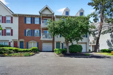 5 Krueger Ct, Newark, NJ 07103