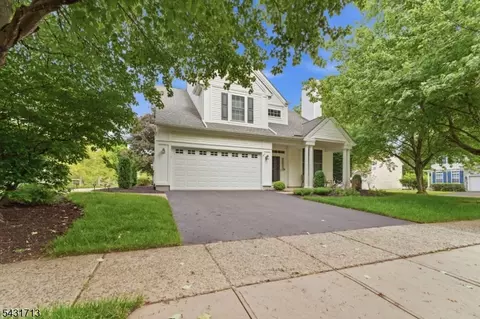 25 Village Square Dr, Asbury, NJ 08802
