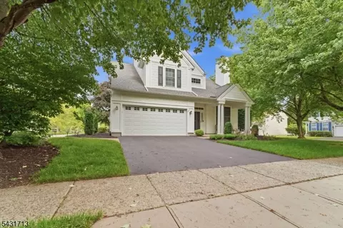 25 Village Square Dr, Asbury, NJ 08802
