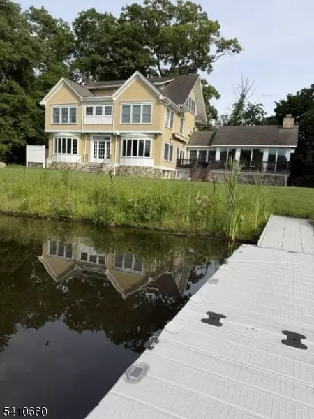 15 E Shore Rd, Mountain Lakes, NJ 07046