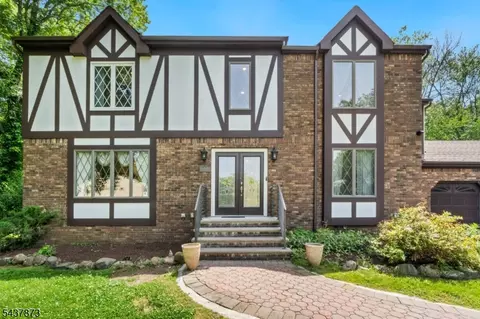 2 Woodside Ave, West Caldwell, NJ 07006