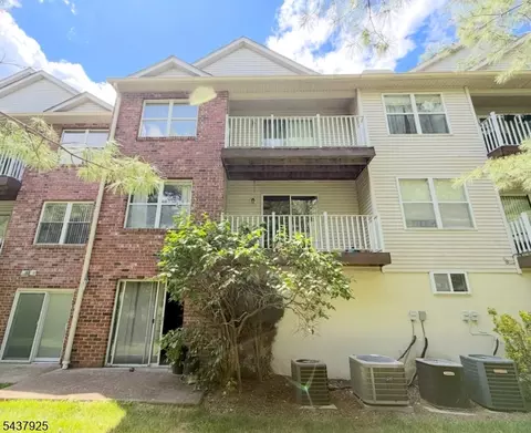 17 Millie Ln, East Hanover, NJ 07936