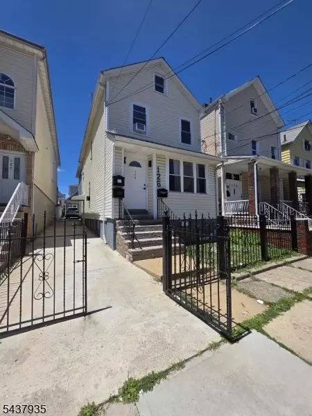 126 Smith St, Elizabeth, NJ 07201