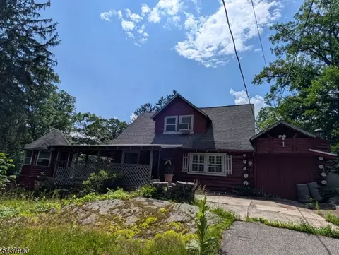1 Poplar Grove Ter, West Milford, NJ 07480