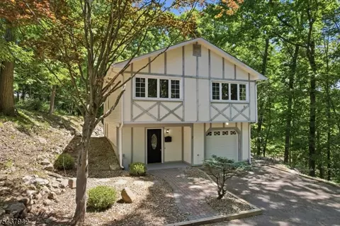 3 Conklin Ave, Stanhope, NJ 07874