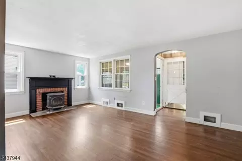 641 Greenbrook Rd, North Plainfield, NJ 07063 photo 7