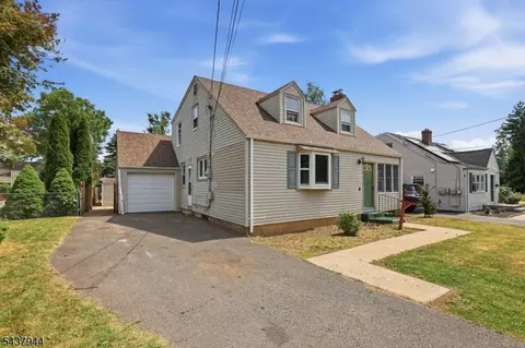 641 Greenbrook Rd, North Plainfield, NJ 07063 photo 3