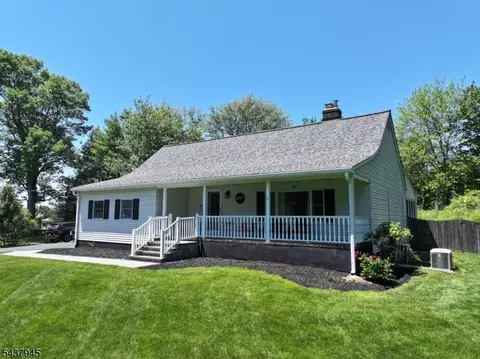 18 Roslyn Rd, Branchville, NJ 07826