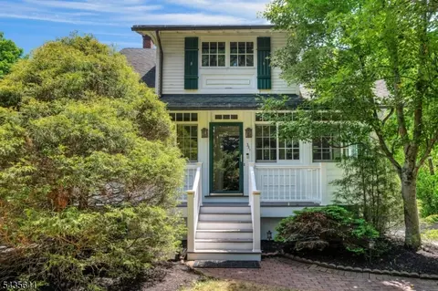 331 Chestnut St, Stirling, NJ 07980