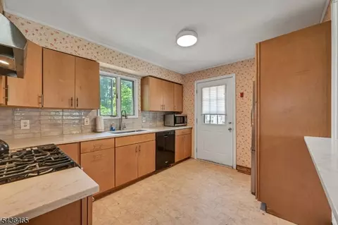 21 Butler Pl, Haskell, NJ 07420 photo 5
