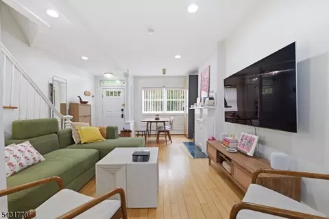 260 5th St, Jersey City, NJ 07302