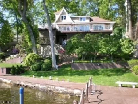 239 Maxim Dr, Hopatcong, NJ 07843