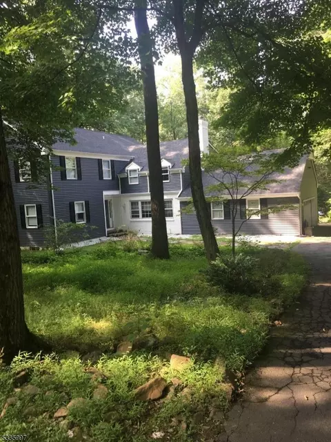 14 Sunrise Dr, Warren, NJ 07059