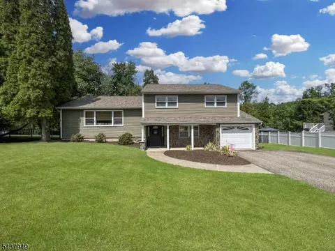 24 Westgate Dr, Sparta, NJ 07871