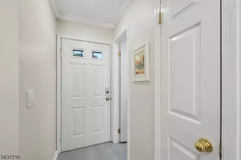 Entry Way - 902 Wetherburn Ct, Flemington, NJ 08822 photo 2 of 3