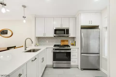 Kitchen - 902 Wetherburn Ct, Flemington, NJ 08822 photo 1 of 2