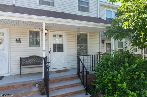 902 Wetherburn Ct, Flemington, NJ 08822 photo 2