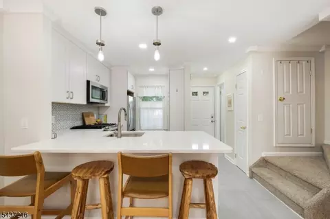902 Wetherburn Ct, Flemington, NJ 08822 photo 12