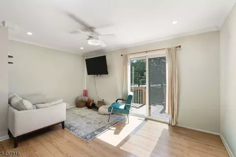 902 Wetherburn Ct, Flemington, NJ 08822 photo 16