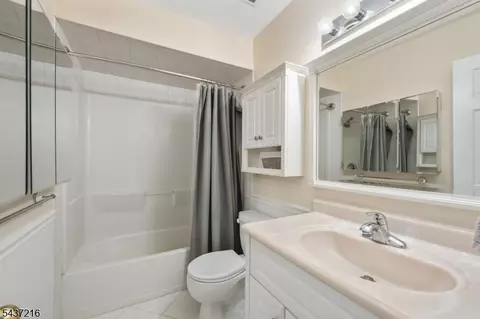 Bath - 902 Wetherburn Ct, Flemington, NJ 08822 photo 1 of 1