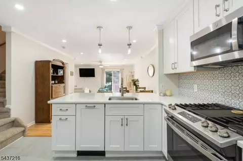 902 Wetherburn Ct, Flemington, NJ 08822 photo 14
