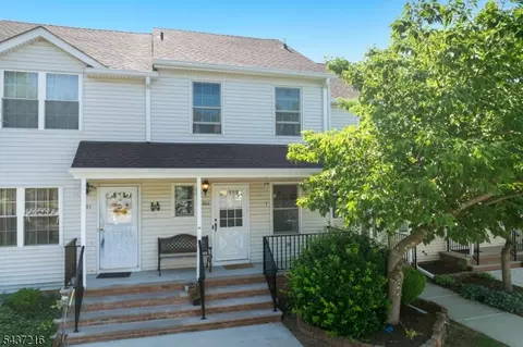 902 Wetherburn Ct, Flemington, NJ 08822 photo 1