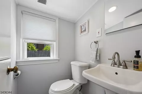 Bath - 143 Mendham Rd, Mendham Twp, NJ 07945 photo 2 of 2
