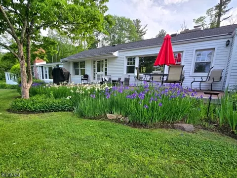 Exterior - 143 Mendham Rd, Mendham Twp, NJ 07945 photo 5 of 6