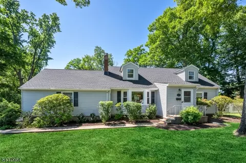 12 Waibel Dr, Allendale, NJ 07401