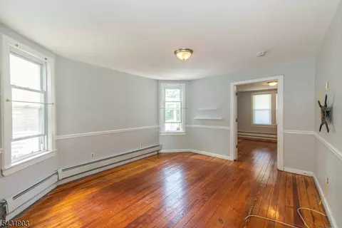 Living - 411 Berkeley Ave, Bloomfield, NJ 07003 photo 2 of 5