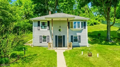 58 Cork Hill Rd, Ogdensburg, NJ 07439