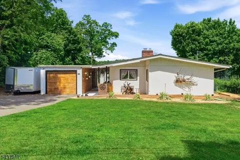 39 Koclas Dr, Netcong, NJ 07857