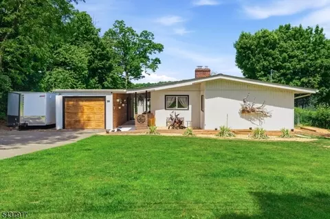 39 Koclas Dr, Netcong, NJ 07857