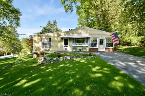 2 Elm Rd, Hamburg, NJ 07419