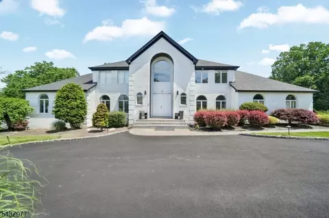 14 Woodshire Ter, Towaco, NJ 07082