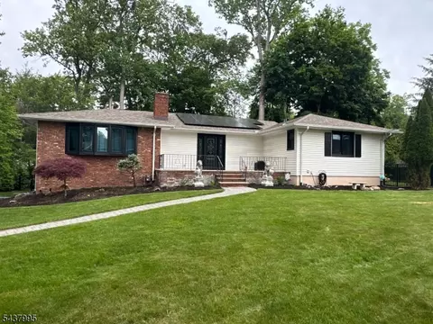 43 Overlook Ct, Ramsey, NJ 07446