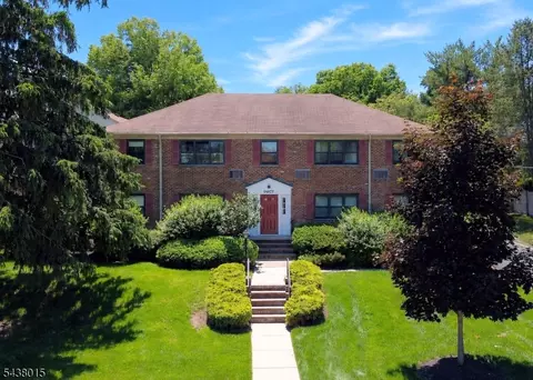 9 West Ct #2B, Westfield, NJ 07090