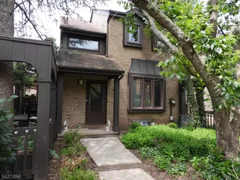 41 Riverbend Dr, North Brunswick Twp, NJ 08902