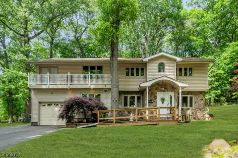 3 Kadel Dr, Mount Arlington, NJ 07856