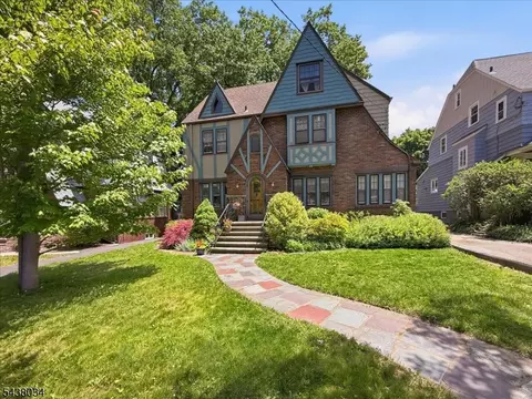 18 Burroughs Way, Maplewood, NJ 07040