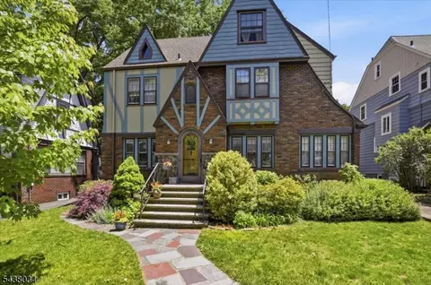 18 Burroughs Way, Maplewood, NJ 07040