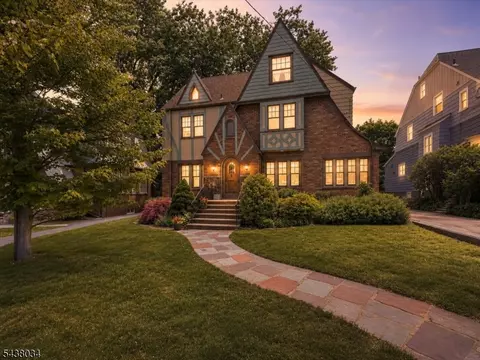 18 Burroughs Way, Maplewood, NJ 07040