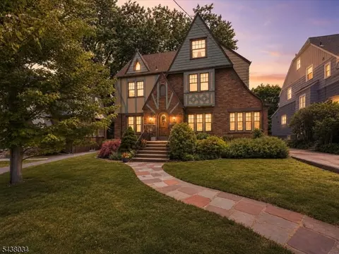 18 Burroughs Way, Maplewood, NJ 07040