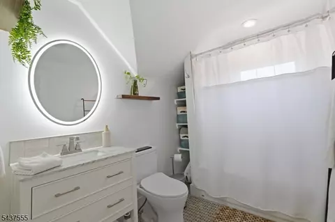 Bath - 307 N Farview Ave, Paramus, NJ 07652 photo 4 of 4