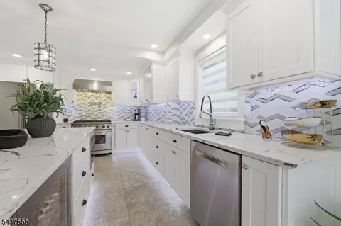 307 N Farview Ave, Paramus, NJ 07652 photo 11