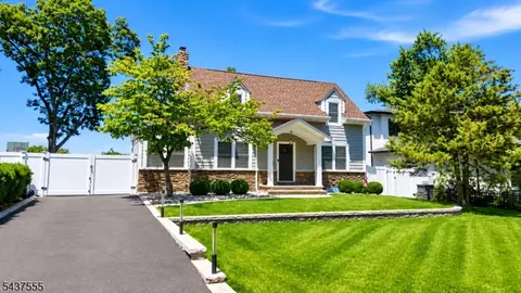 307 N Farview Ave, Paramus, NJ 07652