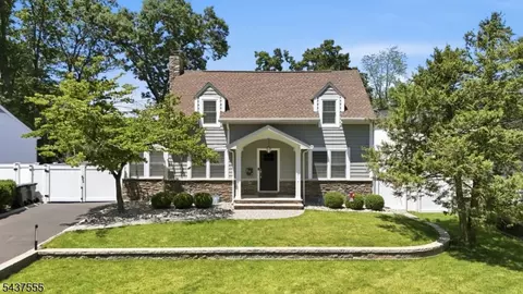 307 N Farview Ave, Paramus, NJ 07652